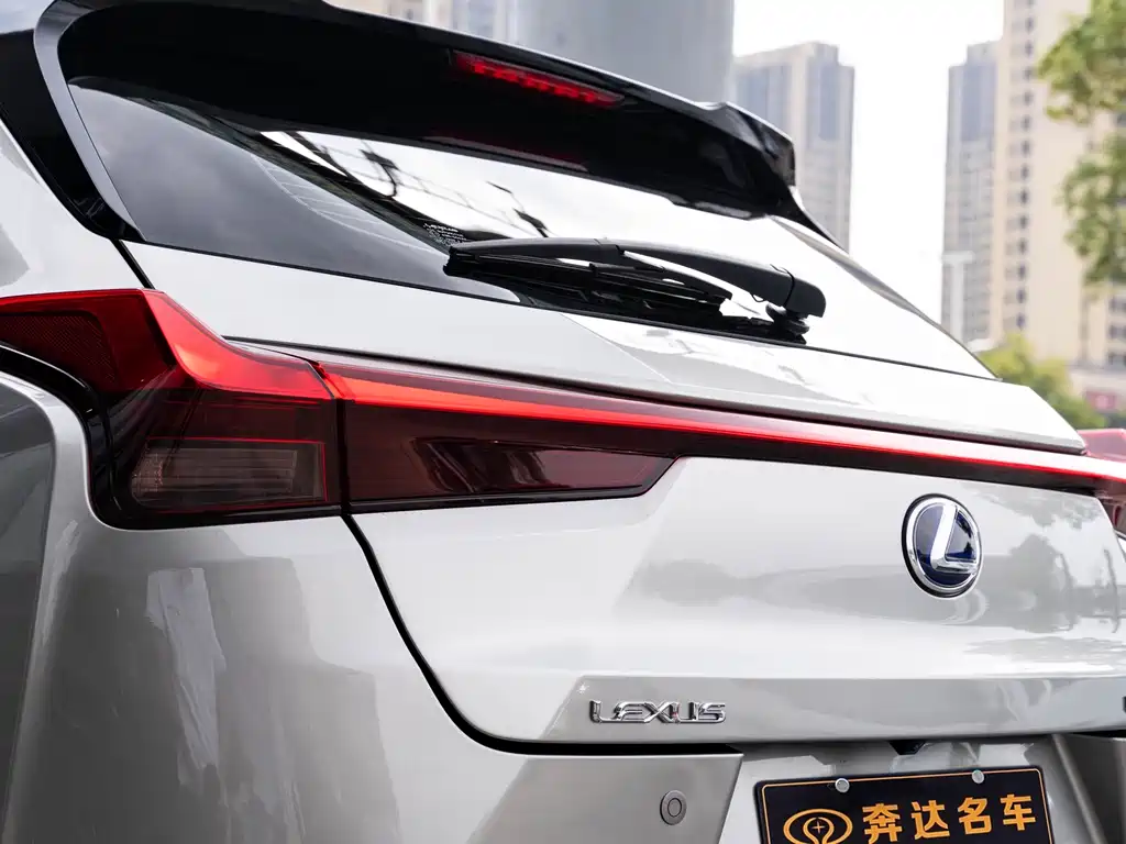 Lexus UX 260 h ·