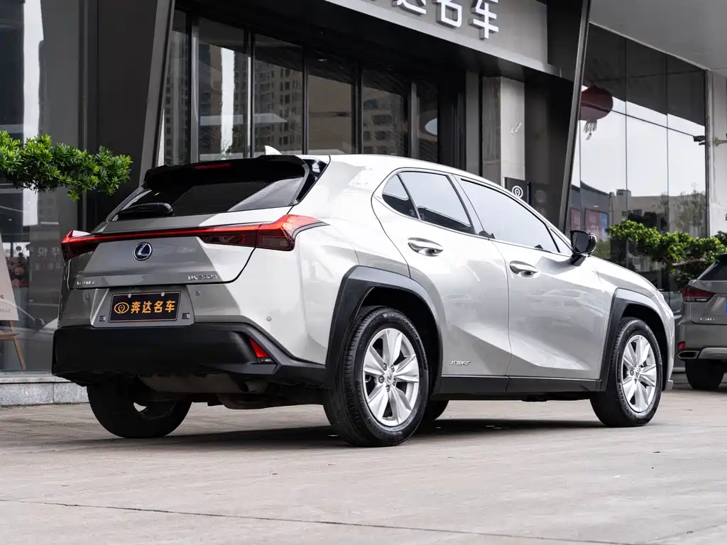 Lexus UX 260 h ·