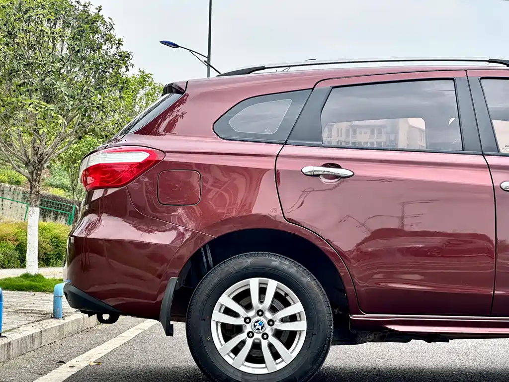 Venucia T70 2.0 L CVT Wise Travel