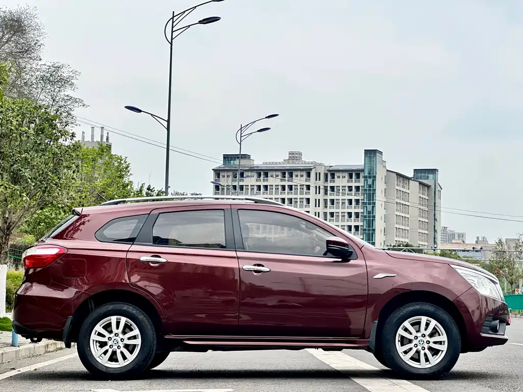 Venucia T70 2.0 L CVT Wise Travel