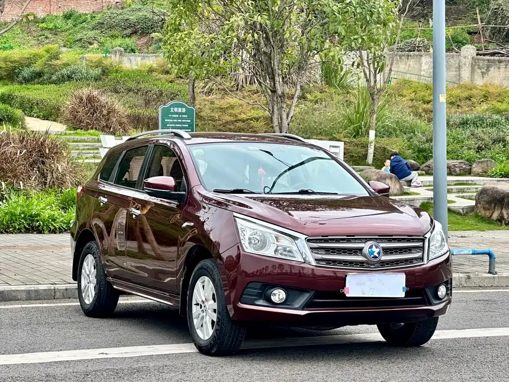 Venucia T70 2.0 L CVT Wise Travel