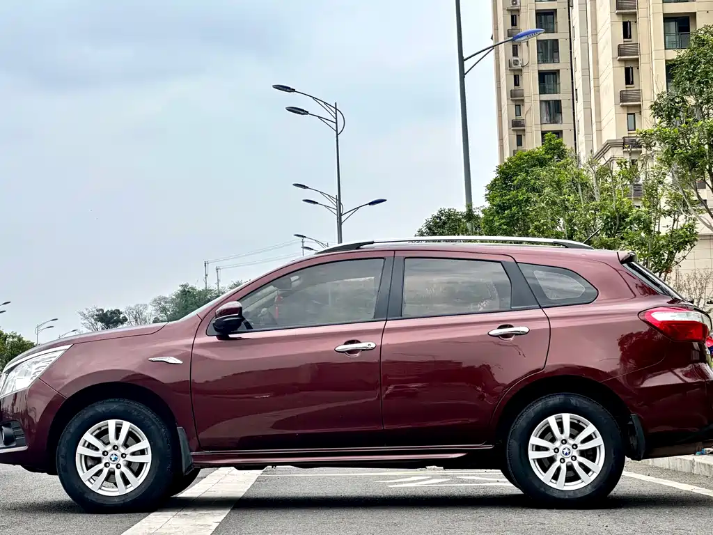 Venucia T70 2.0 L CVT Wise Travel