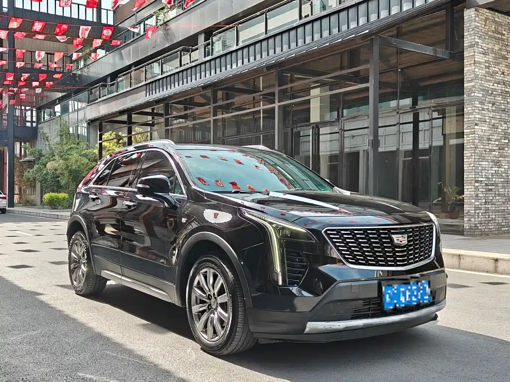 Cadillac XT4 28 T 2 WD Leading