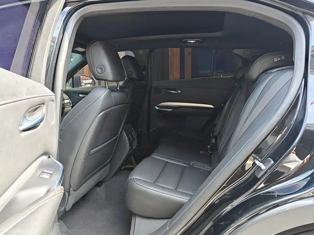 Cadillac XT4 28 T 2 WD Leading