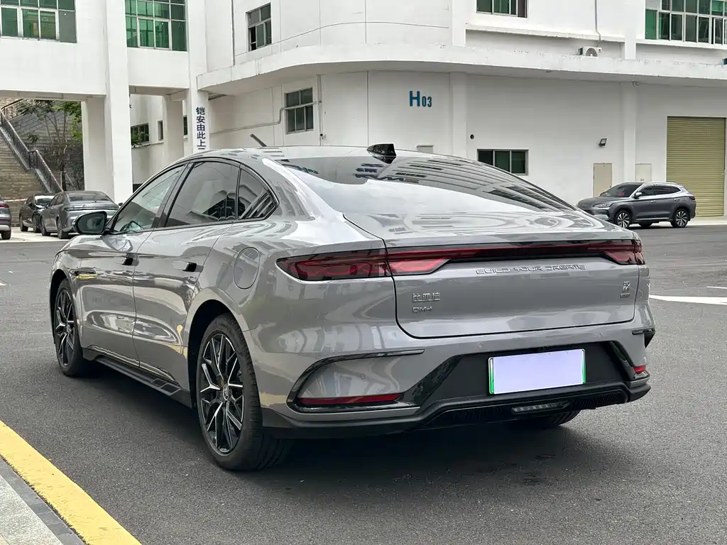 Han DM-i Smart Drive 125 KM Honored