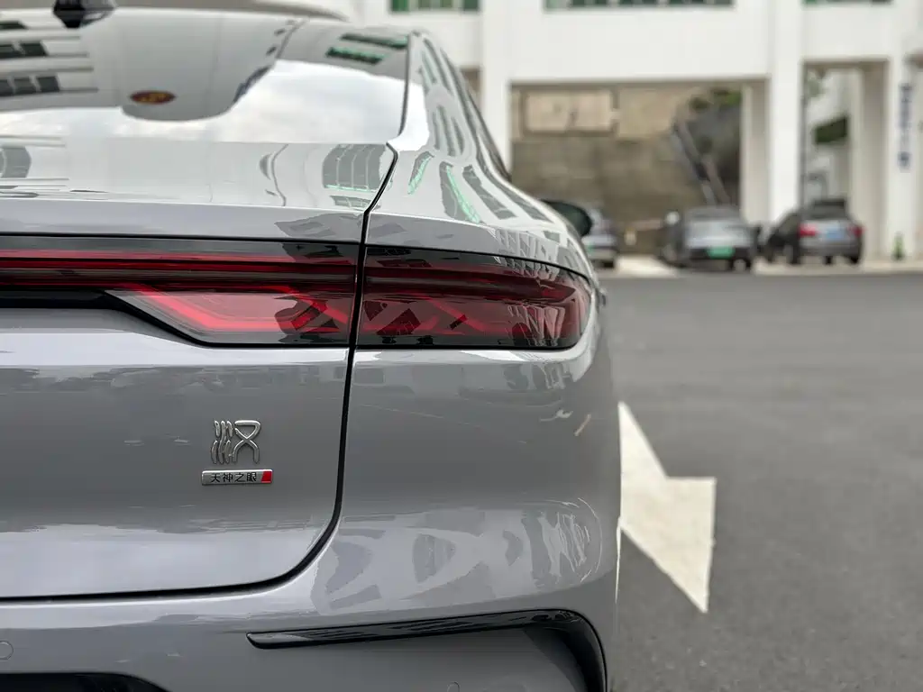 Han DM-i Smart Drive 125 KM Honored