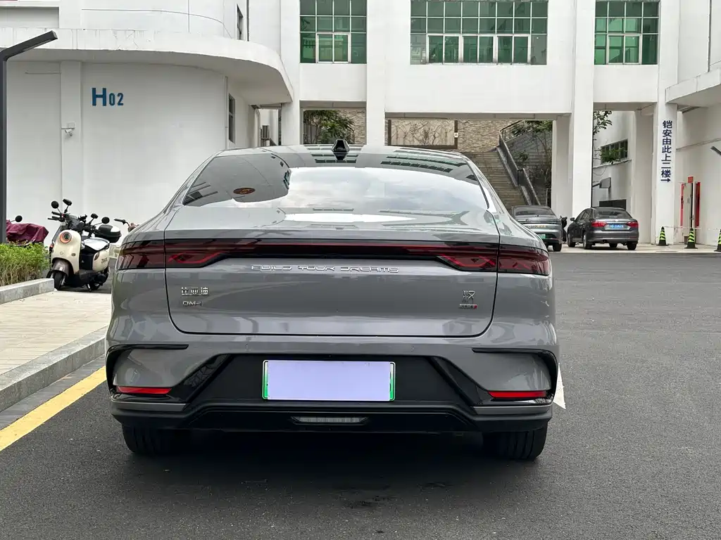 Han DM-i Smart Drive 125 KM Honored