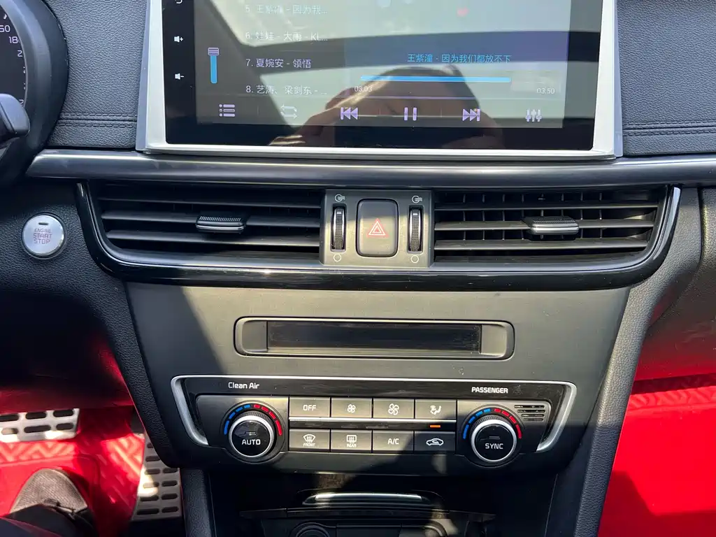 Kia K5 2.0 L Auto LUX