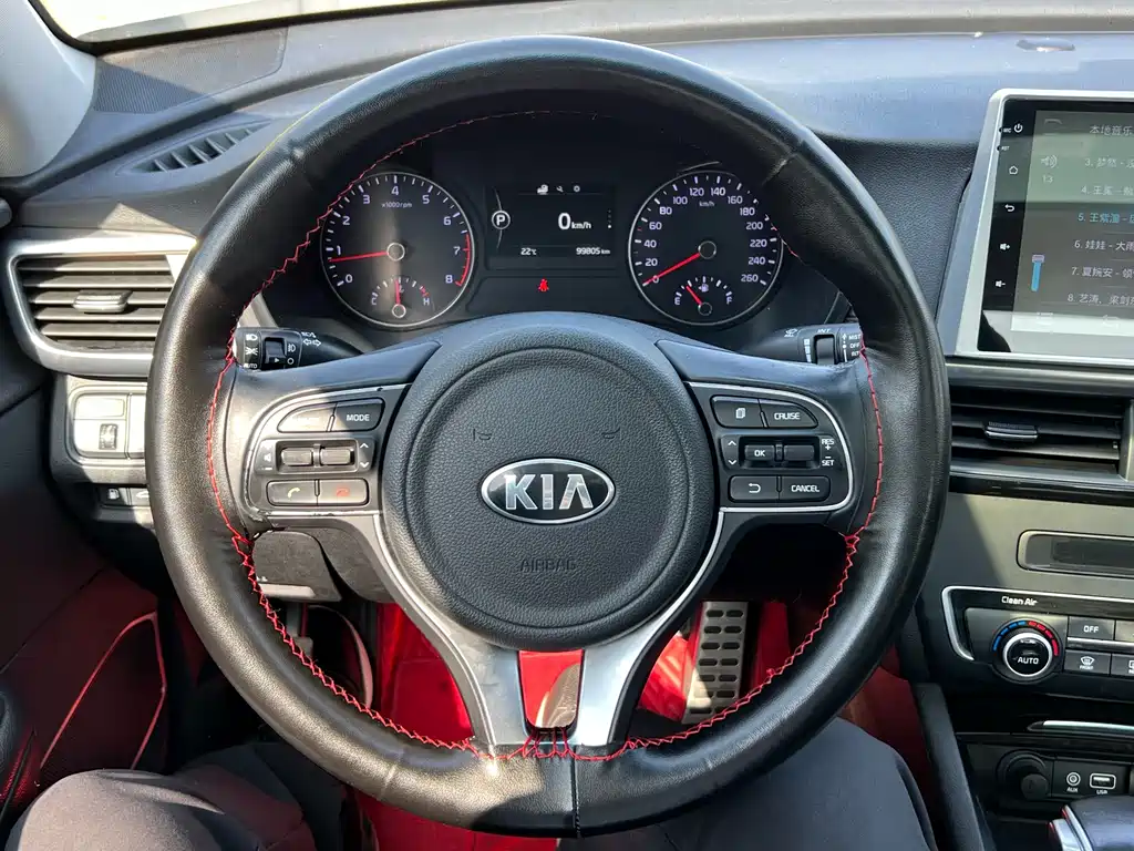 Kia K5 2.0 L Auto LUX
