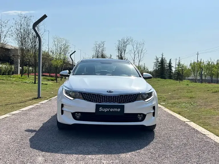 Kia K5 2.0 L Auto LUX