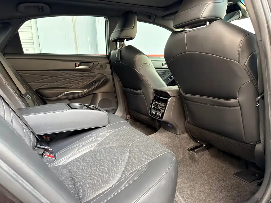 Avalon 2.5 L Touring Distinguished CN-V