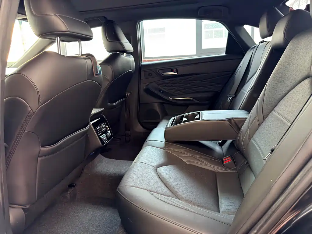 Avalon 2.5 L Touring Distinguished CN-V