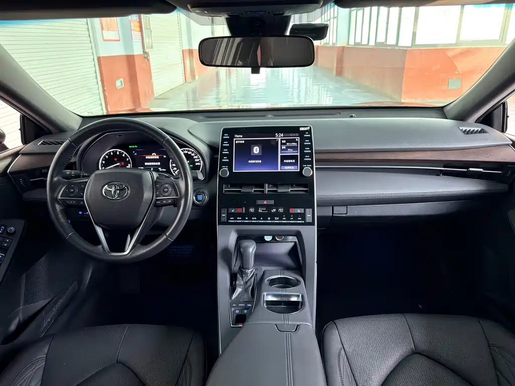 Avalon 2.5 L Touring Distinguished CN-V