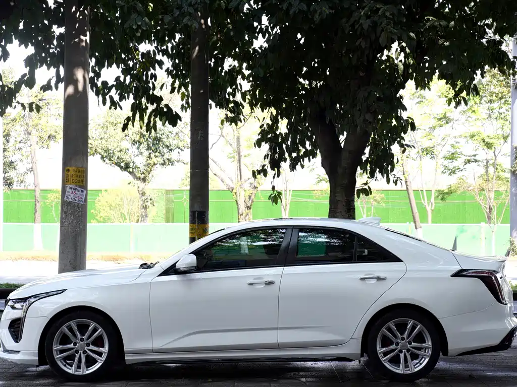 Cadillac CT4 28 T Fashion
