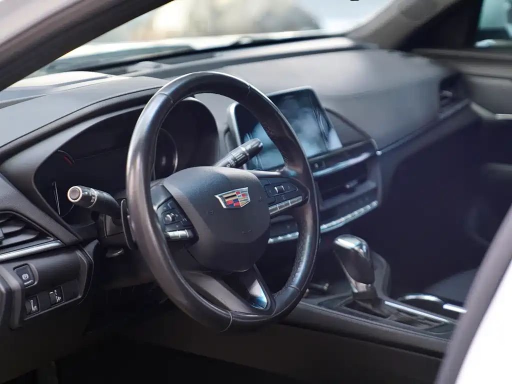 Cadillac CT4 28 T Fashion