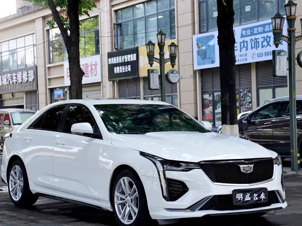 Cadillac CT4 28 T Fashion