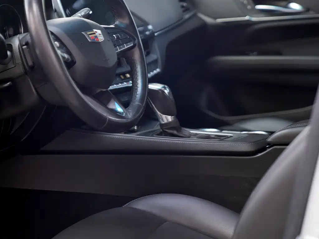 Cadillac CT4 28 T Fashion