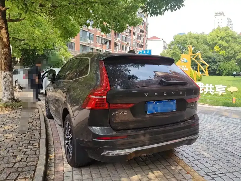 Volvo XC60 沃尔沃XC60 2022款 B5 四驱智雅豪华版