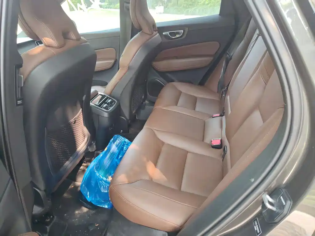 Volvo XC60 沃尔沃XC60 2022款 B5 四驱智雅豪华版