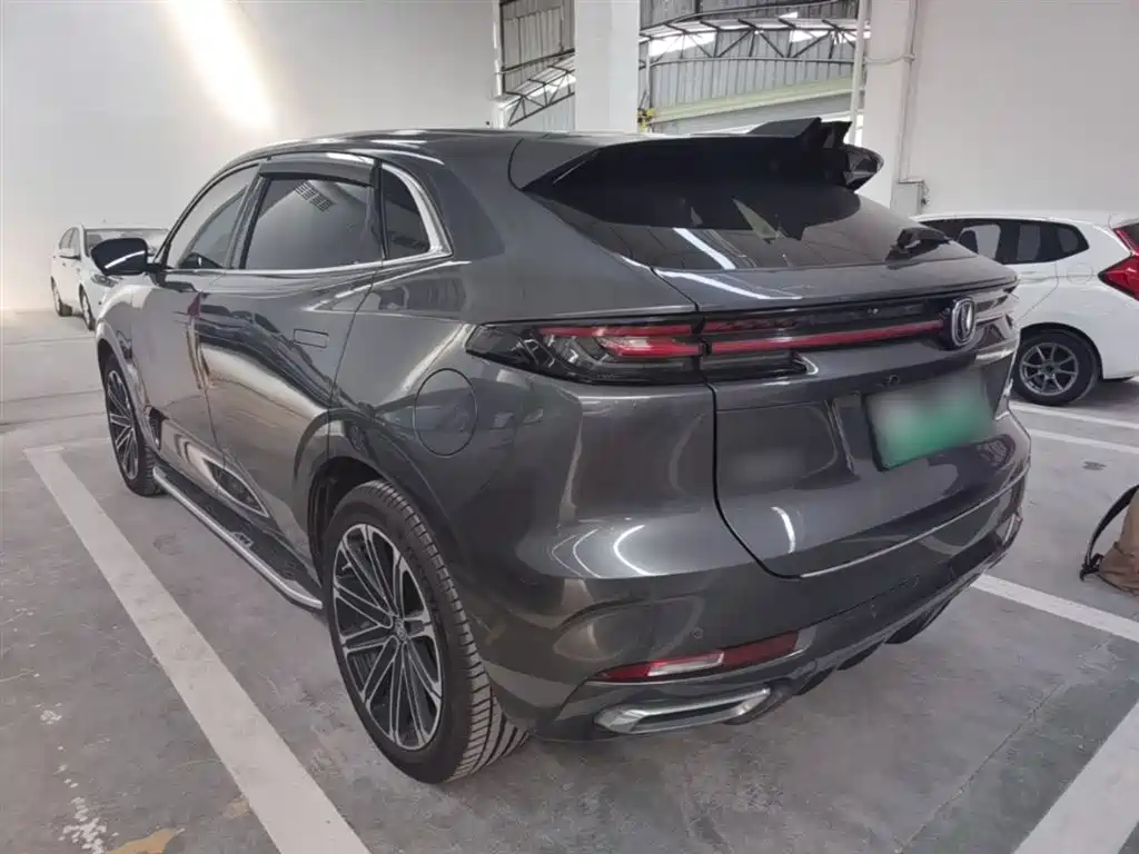 Changan UNI-K iDD Blue Whale iDD 130 km 1.5 T Distinguished