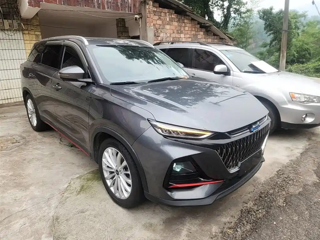Changan Oshan X7 PLUS 1.5 T Blue Whale Auto Distinguished 7-seat