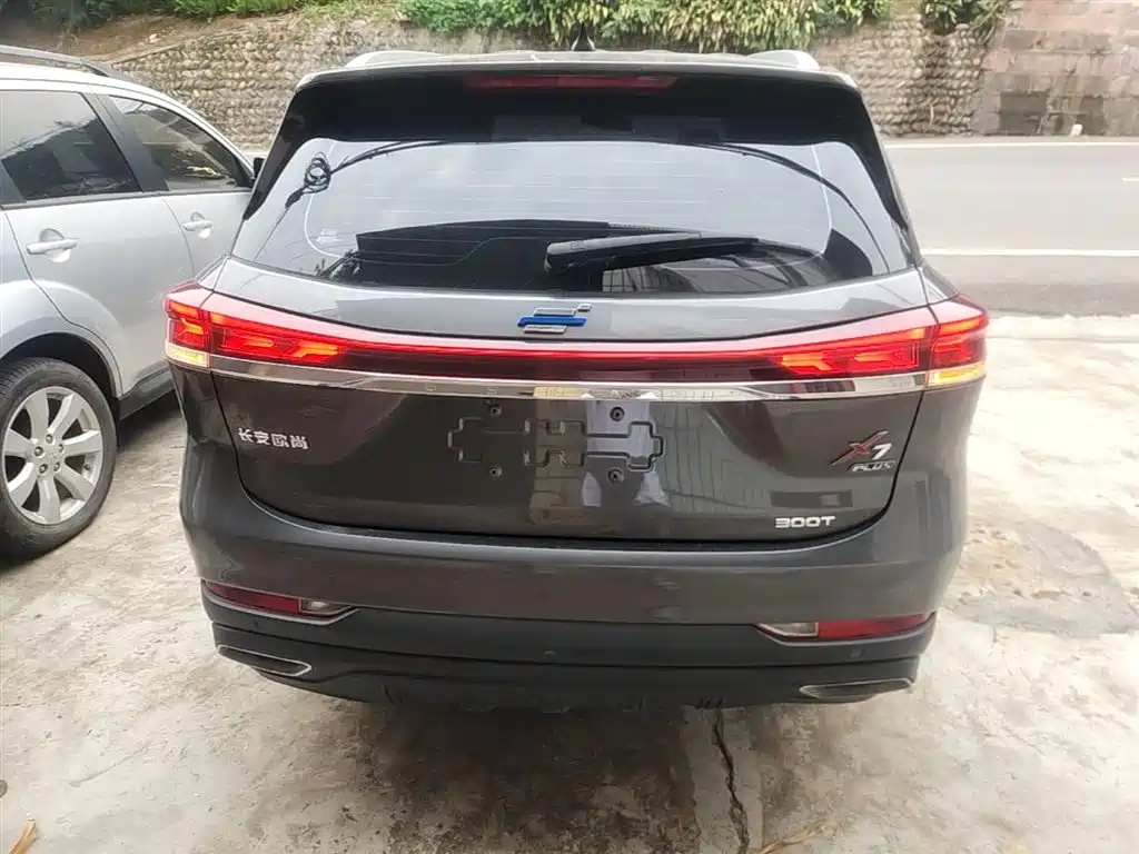 Changan Oshan X7 PLUS 1.5 T Blue Whale Auto Distinguished 7-seat