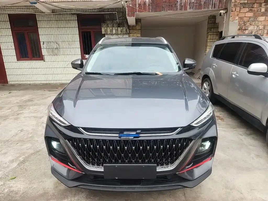 Changan Oshan X7 PLUS 1.5 T Blue Whale Auto Distinguished 7-seat