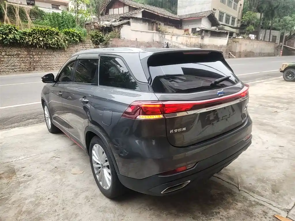 Changan Oshan X7 PLUS 1.5 T Blue Whale Auto Distinguished 7-seat