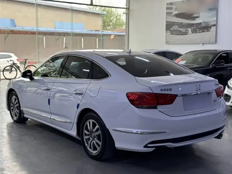 Honda Spirior 2.0 L Distinguished