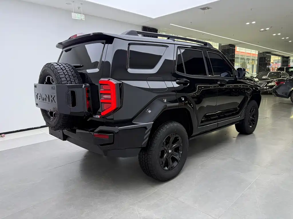 Tank 400 NEV Hi4-T Offroad