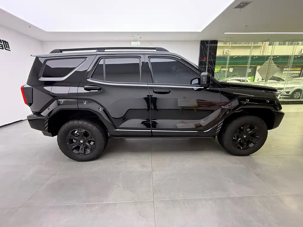 Tank 400 NEV Hi4-T Offroad