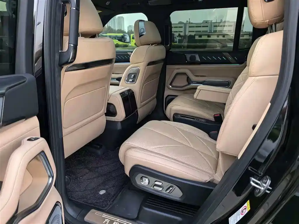 Leopard 8 Brave Flagship 6-seat