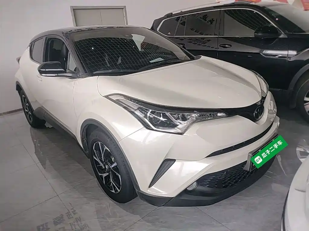 Toyota C-HR 2.0 L Leading