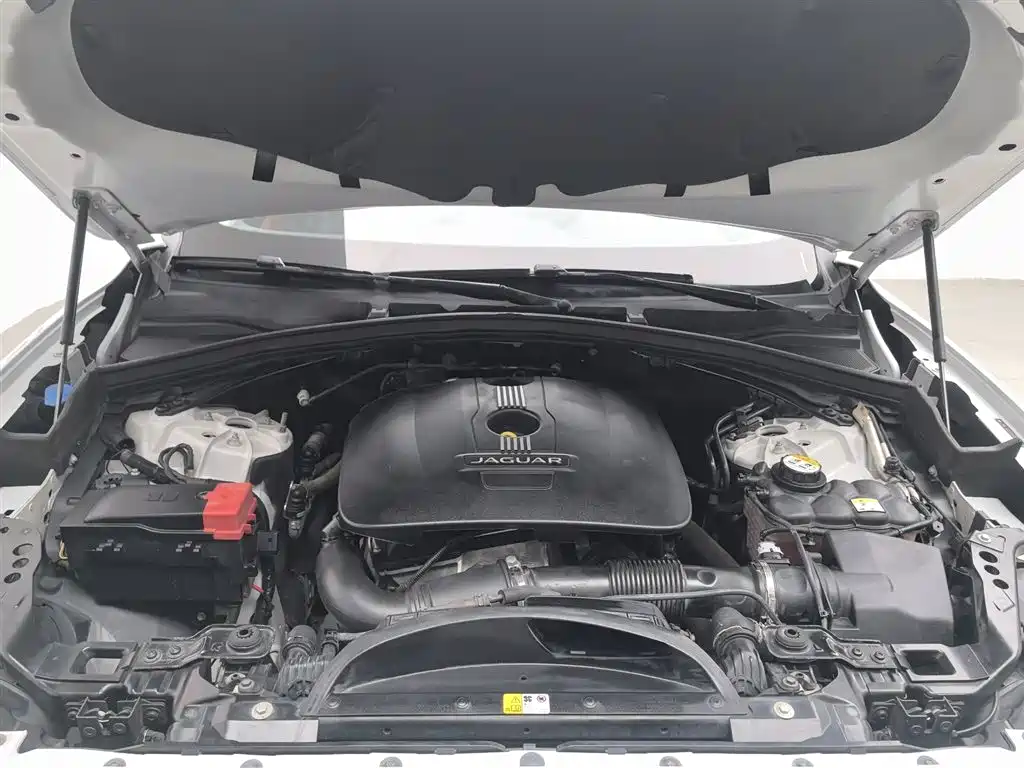Jaguar F-PACE 2.0 T 2 WD R-Sport Sport