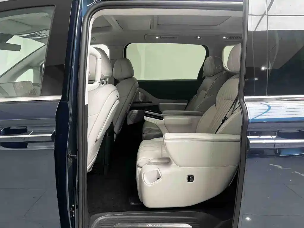 Voyah Dreamer PHEV 4 WD Flagship Kunpeng