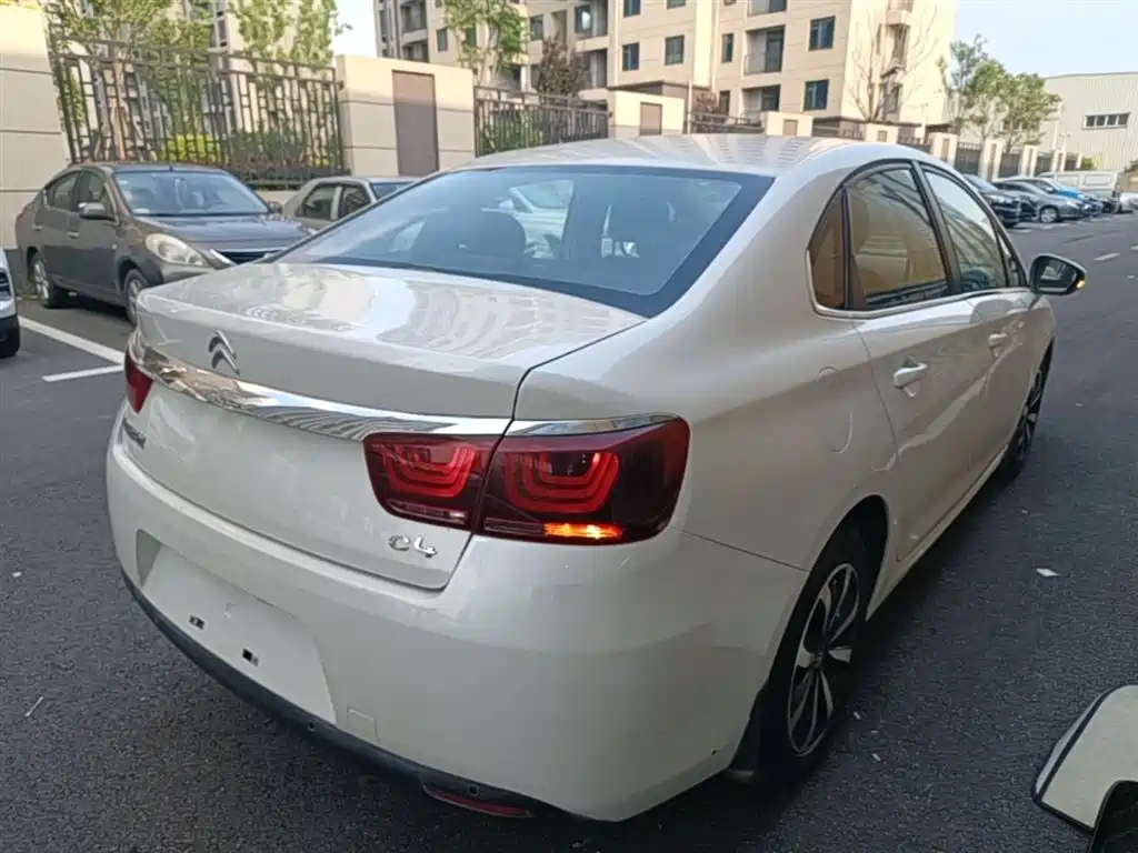 C4 Sega 1.6 L Auto Luxury
