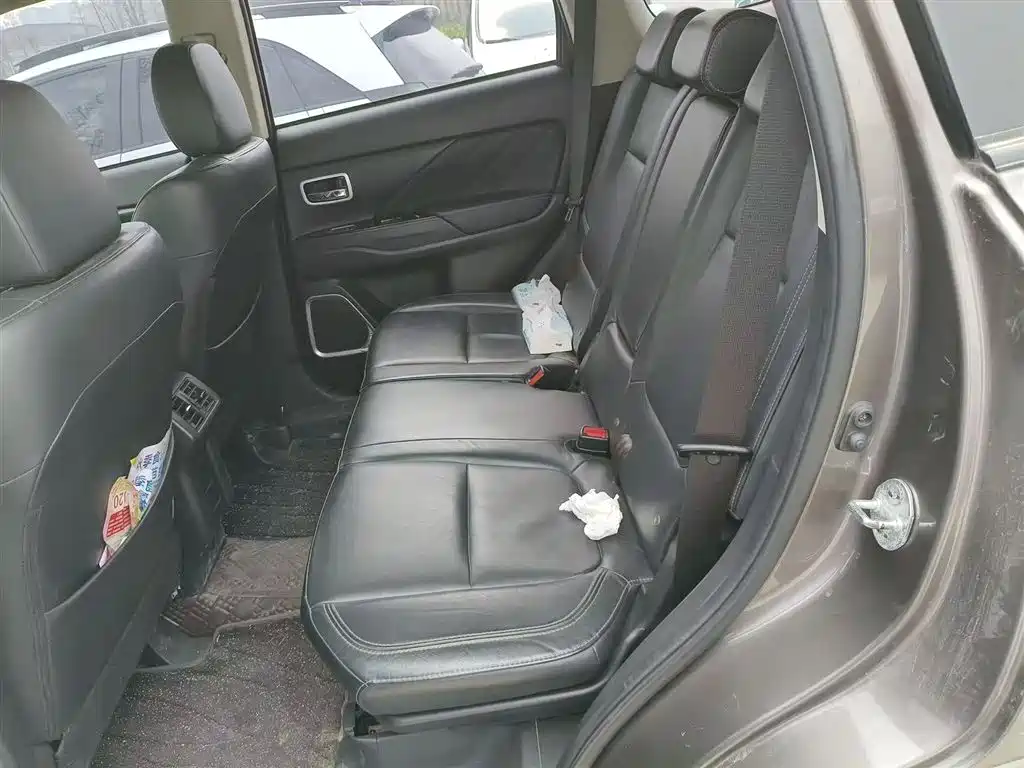 Outlander 2.0 L 2 WD Smooth Enjoyment 5-seat CN-VI