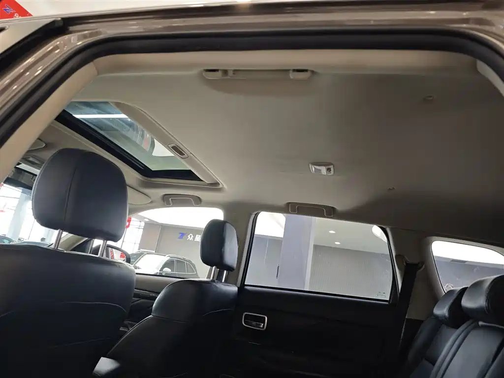 Outlander 2.0 L 2 WD Smooth Enjoyment 5-seat CN-VI