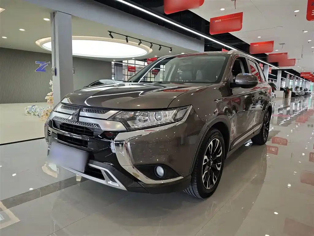 Outlander 2.0 L 2 WD Smooth Enjoyment 5-seat CN-VI