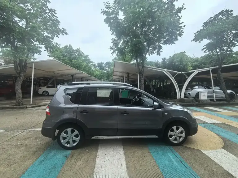 Nissan Livina 骊威 2015款 劲锐 1.6 XV CVT豪华版