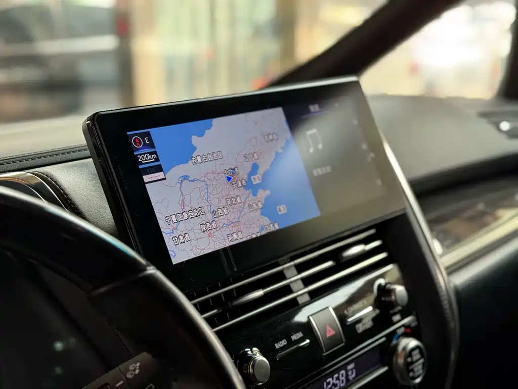 Lexus LM 300 h 4-seat Royal World