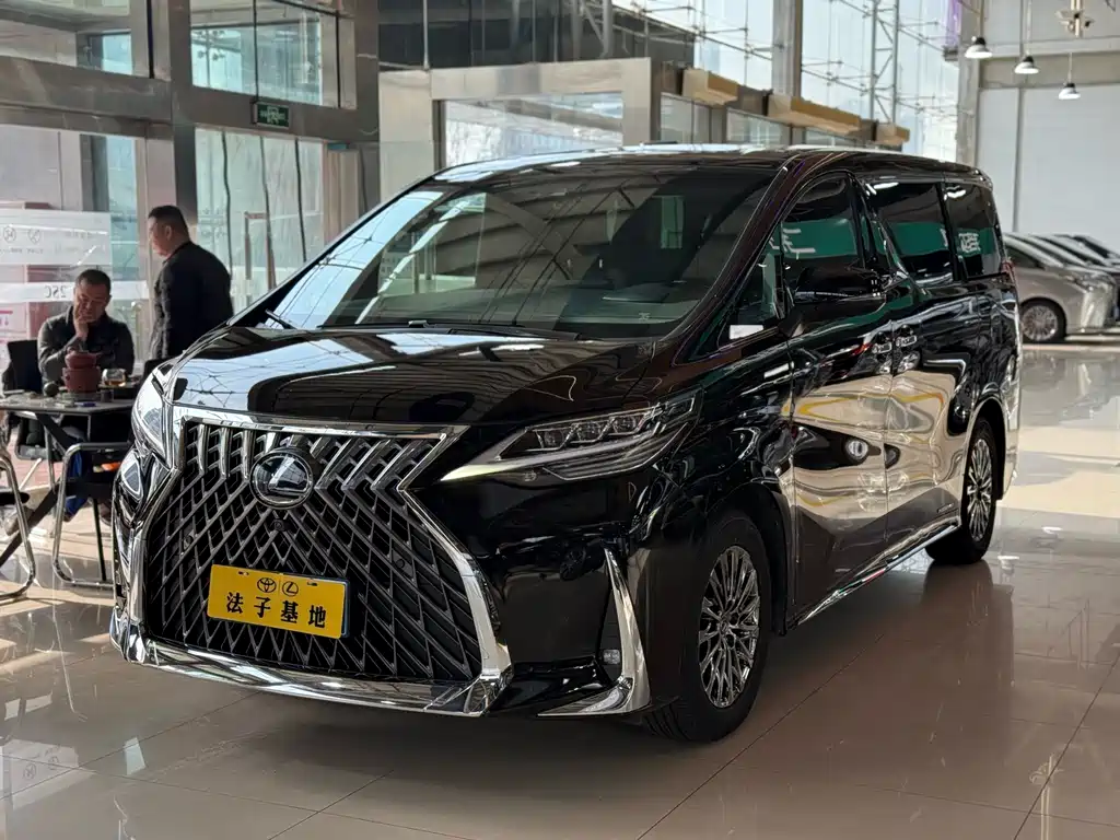 Lexus LM 300 h 4-seat Royal World
