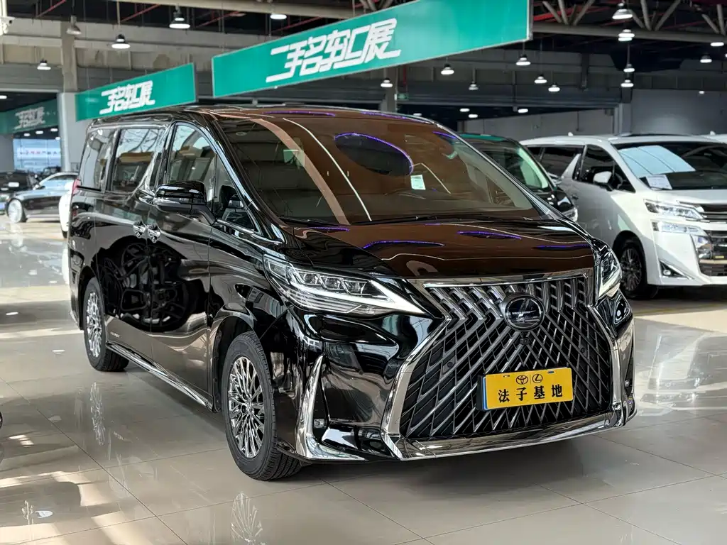 Lexus LM 300 h 4-seat Royal World
