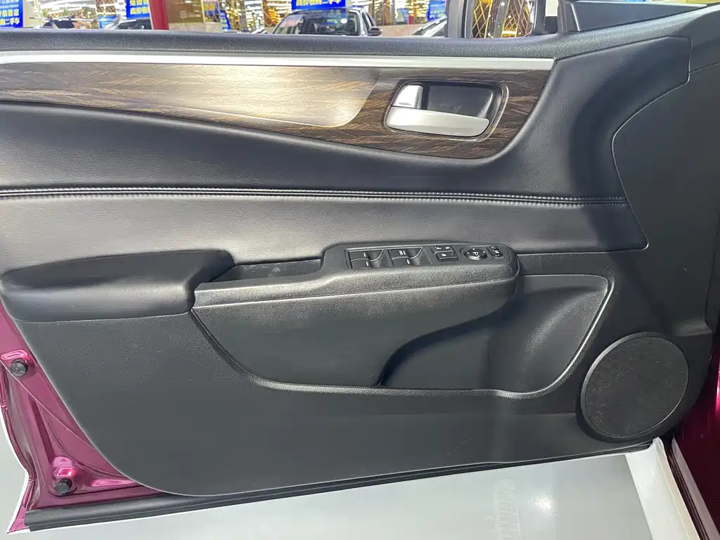 Jade 1.8 L Auto Comfort 5-seat