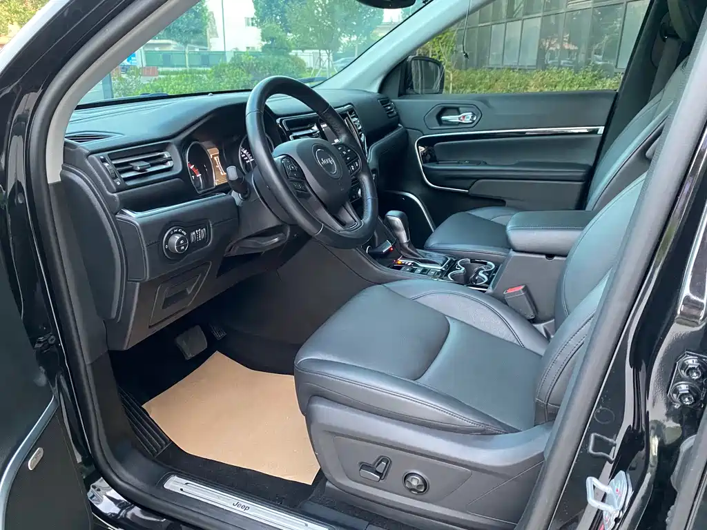 Grand Commander 2.0 T 4 WD
