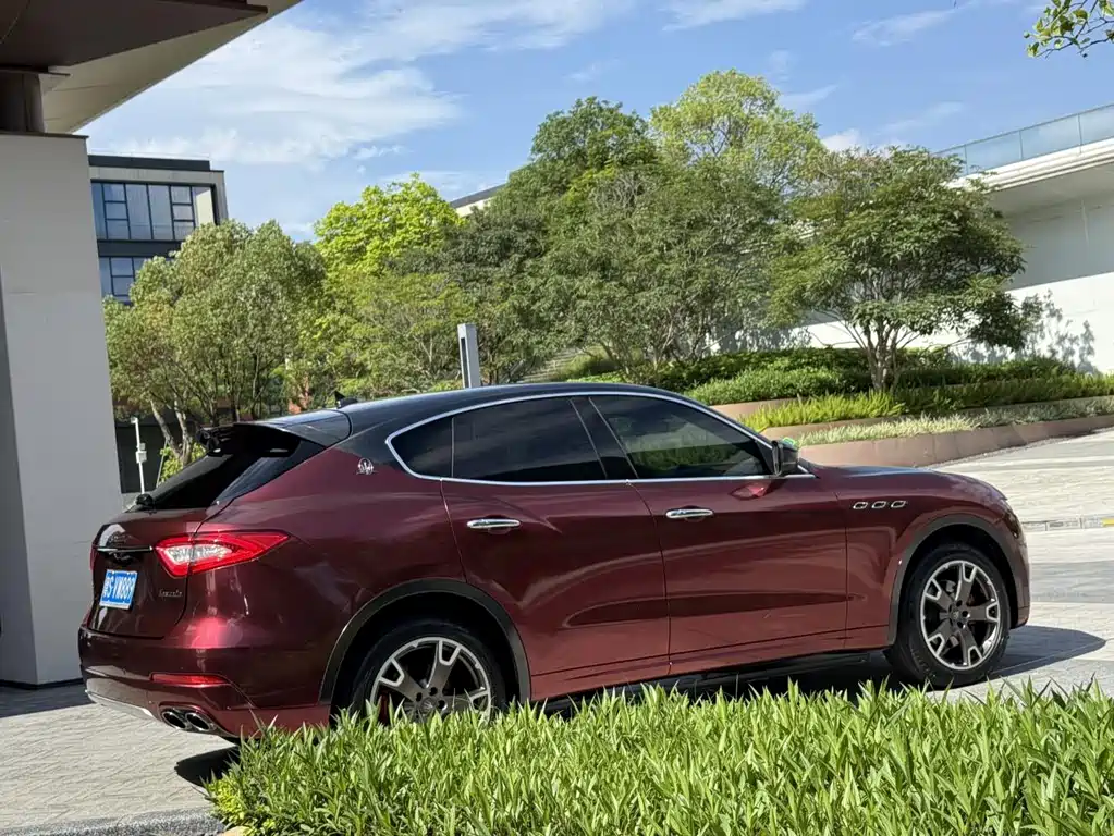 Levante 3.0 T Standard