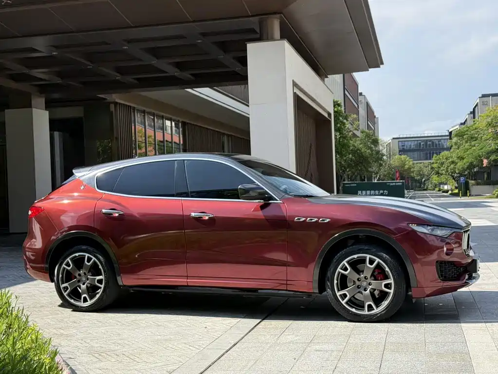 Levante 3.0 T Standard