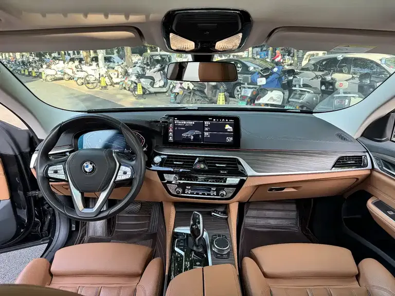 BMW 6 Series GT 630 i Luxury Design Package