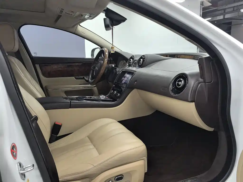 Jaguar XJ 捷豹XJ 2012款 XJL 3.0 伦敦限量版