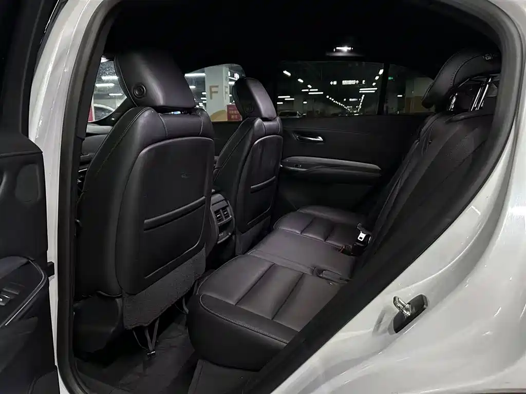 Cadillac XT4 Facelift 28 T 2 WD Leading